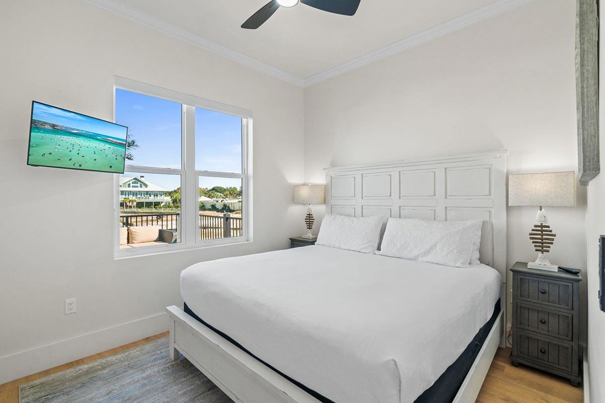 2nd Floor King Bedroom - Pool View