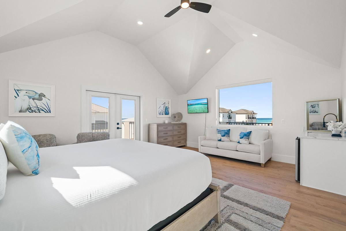 4th Floor King Bedroom with En-suite and Private Balcony